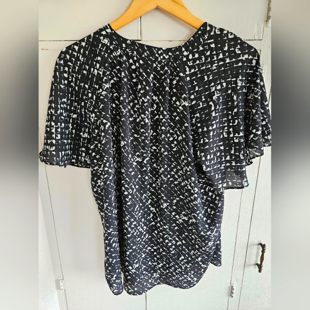 Apt 9 Black and white Blouse Size L